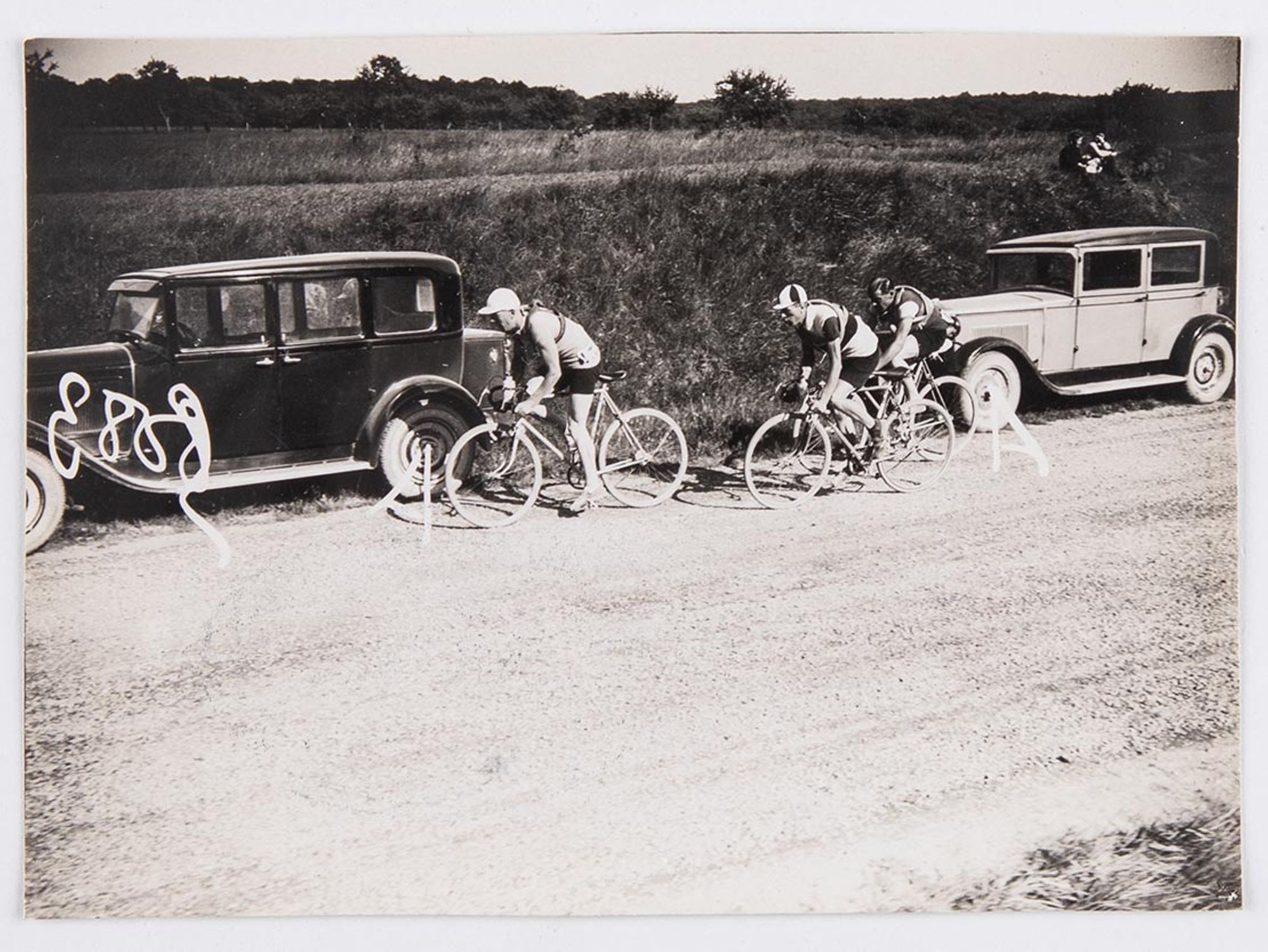 27 mai 1934. Prix Ortiz Frères. F. Procot, Gillon et J. Krubs en tête du peloton, au sommet de Vauchassis.