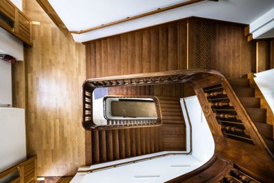 Escalier monumental, Cité du Vitrail  © Studio OG