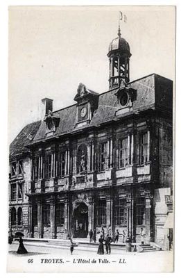 L'hôtel de ville de Troyes (cote :  5 FiT 5)