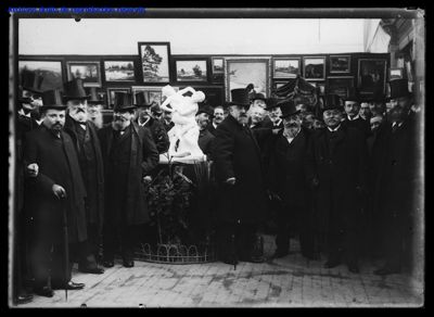 Visite de l'exposition 1906 de la Société Artistique de l'Aube par Henri Dujardin-Beaumetz -sous-secrétaire d'Etat aux Beaux-Arts 
