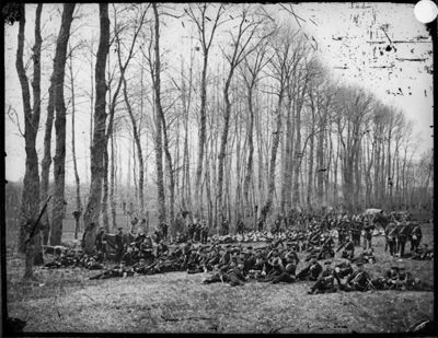 Soldats allemands posant dans la campagne auboise pendant un exercice militaire - 18 Fi 7622